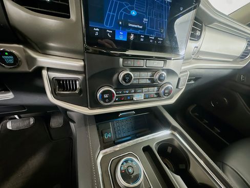 Used 2024 Ford Expedition Max XLT image 22