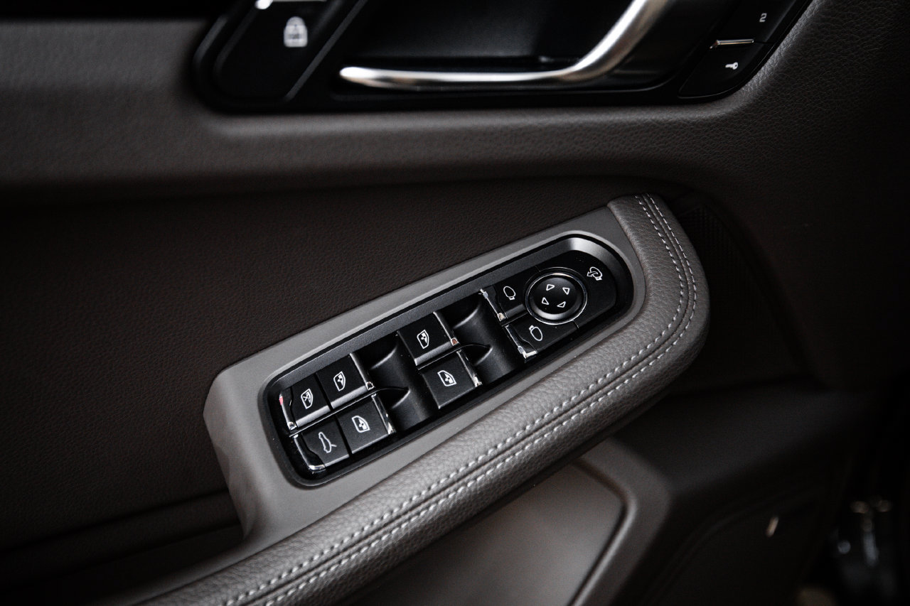 Certified 2026 Porsche Macan S AWD/4WD image 22