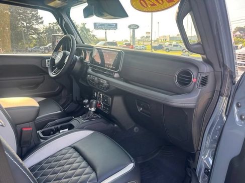 Used 2026 Jeep Wrangler Unlimited Rubicon w/ Safety Group AWD/4WD image 13