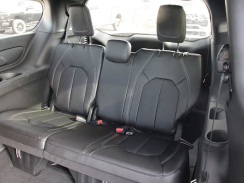 New 2026 Chrysler Pacifica Select image 23