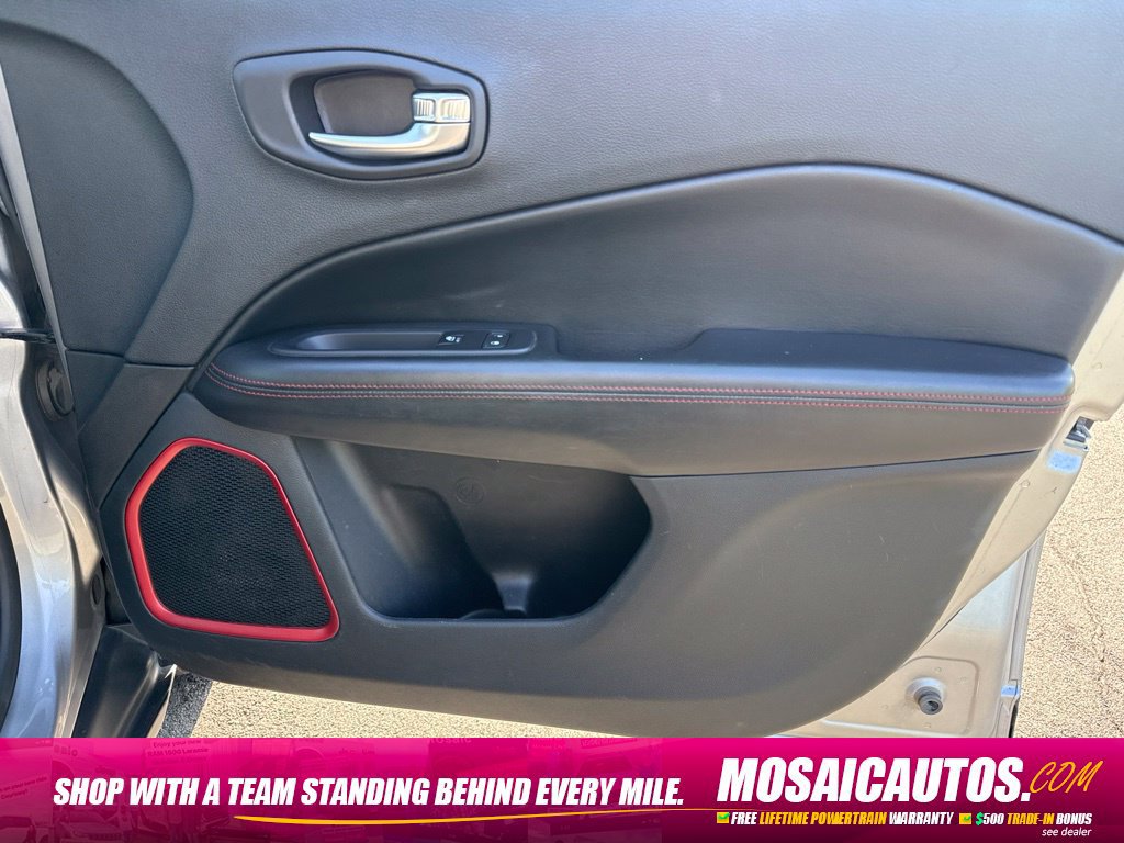 Used 2020 Jeep Compass Trailhawk AWD/4WD image 9