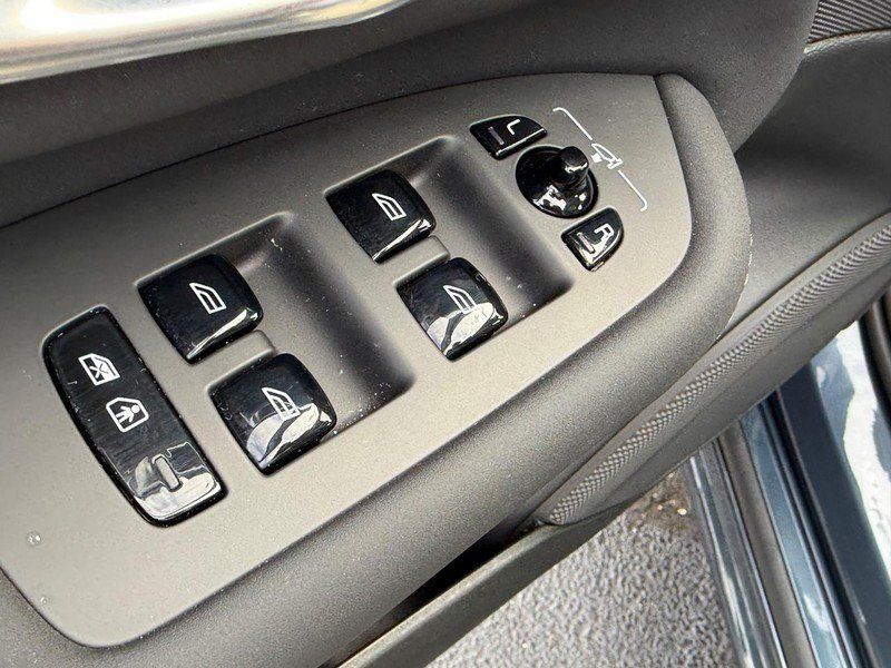 New 2026 Volvo XC90 T8 Plus w/ Protection Package Premier AWD/4WD image 11