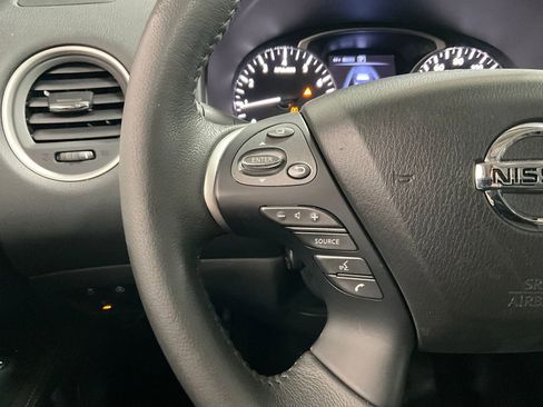 Used 2018 Nissan Pathfinder Platinum image 18