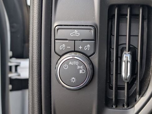 Used 2023 Chevrolet Silverado 1500 Custom image 23