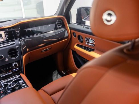 Certified 2025 Rolls-Royce Cullinan Black Badge w/ Leather Finishing Pack AWD/4WD image 43