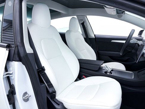 Used 2023 Tesla Model 3 Standard Range image 33