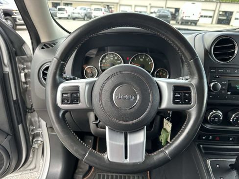 Used 2011 Jeep Patriot 70th Anniversary image 24