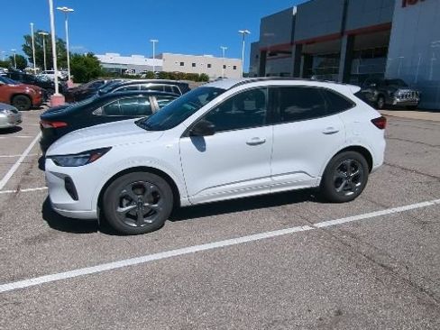 Used 2023 Ford Escape ST-Line w/ Equipment Group 301A FWD image 3