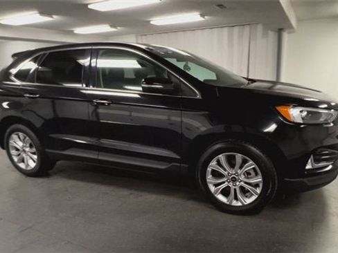 Used 2024 Ford Edge Titanium image 2