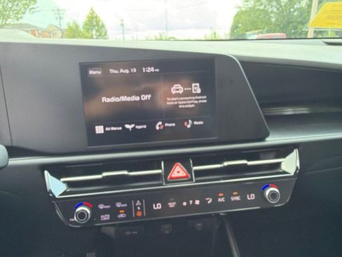 Certified 2024 Kia Niro LX FWD image 22