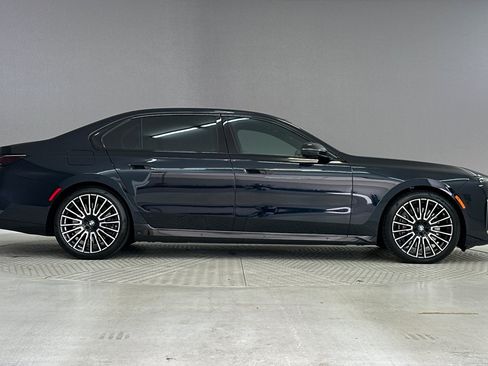 Certified 2025 BMW 760i xDrive AWD/4WD image 8