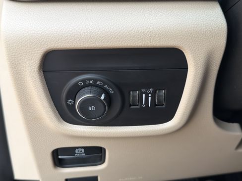 Used 2022 Jeep Grand Cherokee L Limited AWD/4WD image 37