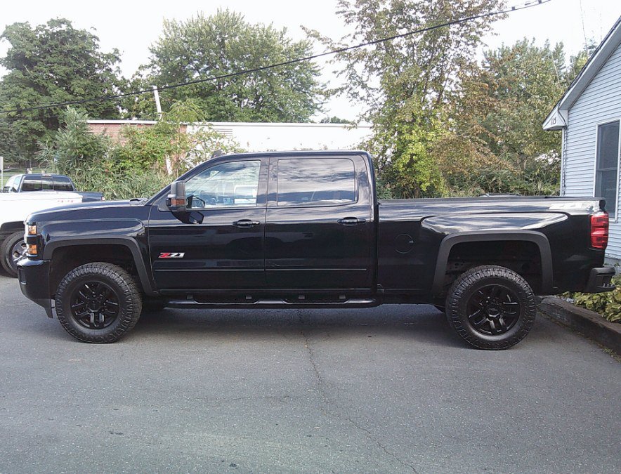 Used 2019 Chevrolet Silverado 2500 LT w/ Midnight Edition AWD/4WD image 2