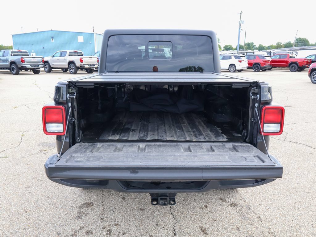 Used 2023 Jeep Gladiator Sport AWD/4WD image 4