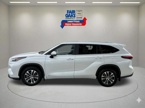 Used 2023 Toyota Highlander XLE AWD/4WD image 10