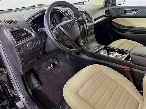Used 2020 Ford Edge SE image 16