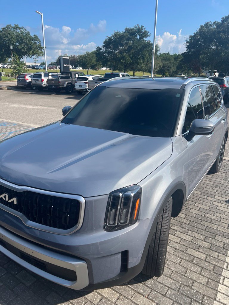 Used 2025 Kia Telluride EX w/ EX Captain's Chair Package FWD image 1