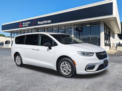 Used 2024 Chrysler Pacifica Touring-L