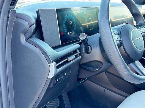 Used 2025 Hyundai Santa Cruz SEL FWD image 10