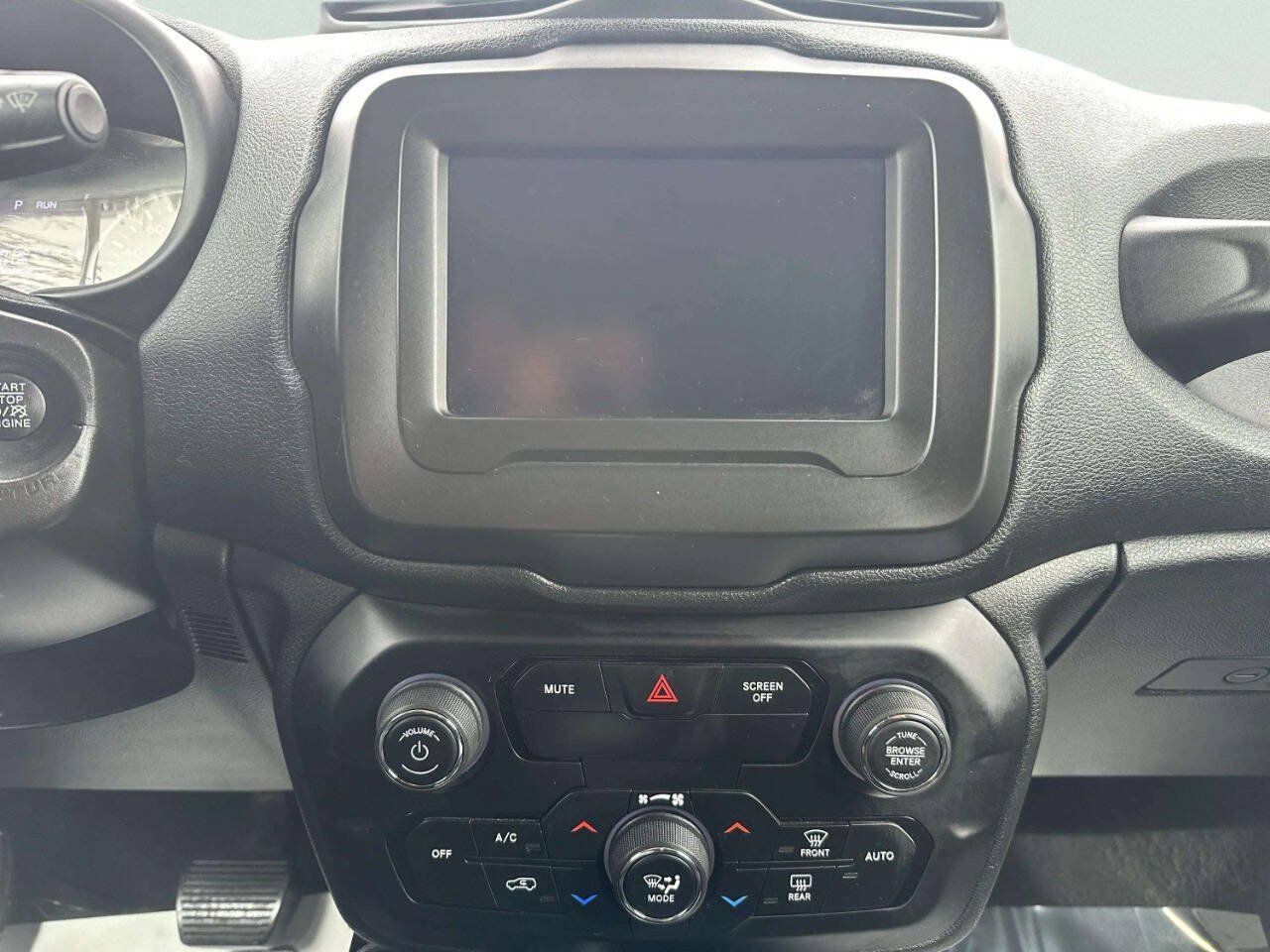 Used 2020 Jeep Renegade Latitude AWD/4WD image 28