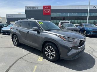 Used 2022 Toyota Highlander XLE AWD/4WD video 1