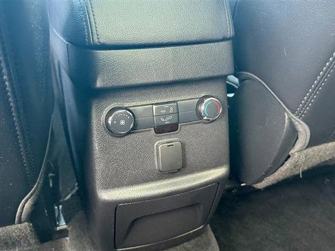 Used 2017 Ford Explorer XLT w/ Equipment Group 202A AWD/4WD image 24