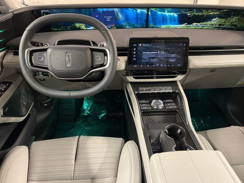 New 2026 Lincoln Nautilus Reserve image 8