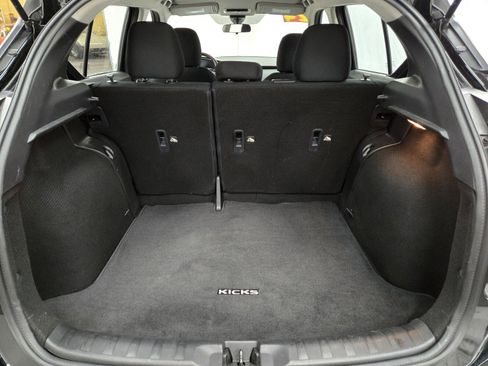 Used 2024 Nissan Kicks S image 11