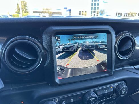Certified 2022 Jeep Gladiator Sport image 22