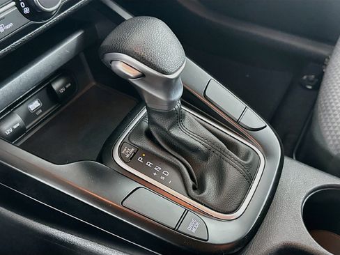 Used 2025 Kia Soul LX w/ LX Technology Package FWD image 24