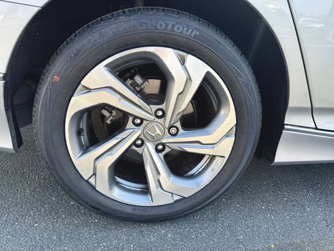 Used 2018 Honda Accord EX image 31