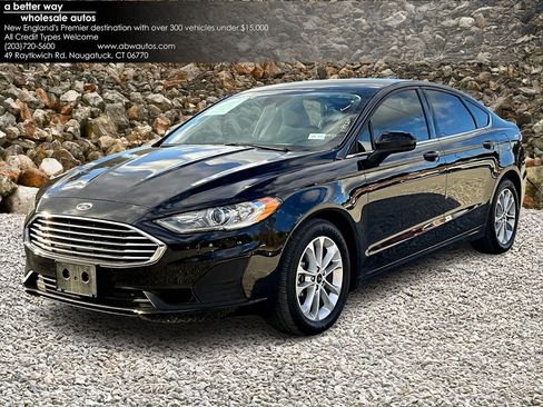 Used 2019 Ford Fusion SE image 1