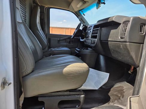 Used 2017 Chevrolet Express 2500 RWD image 14