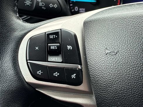 Used 2023 Ford Explorer XLT AWD/4WD image 28