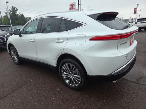 Certified 2024 Toyota Venza XLE AWD/4WD image 5