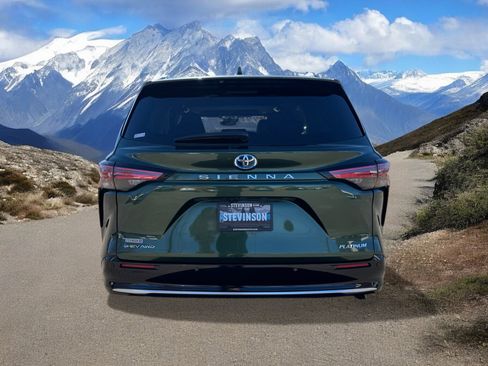 Used 2025 Toyota Sienna Platinum image 4