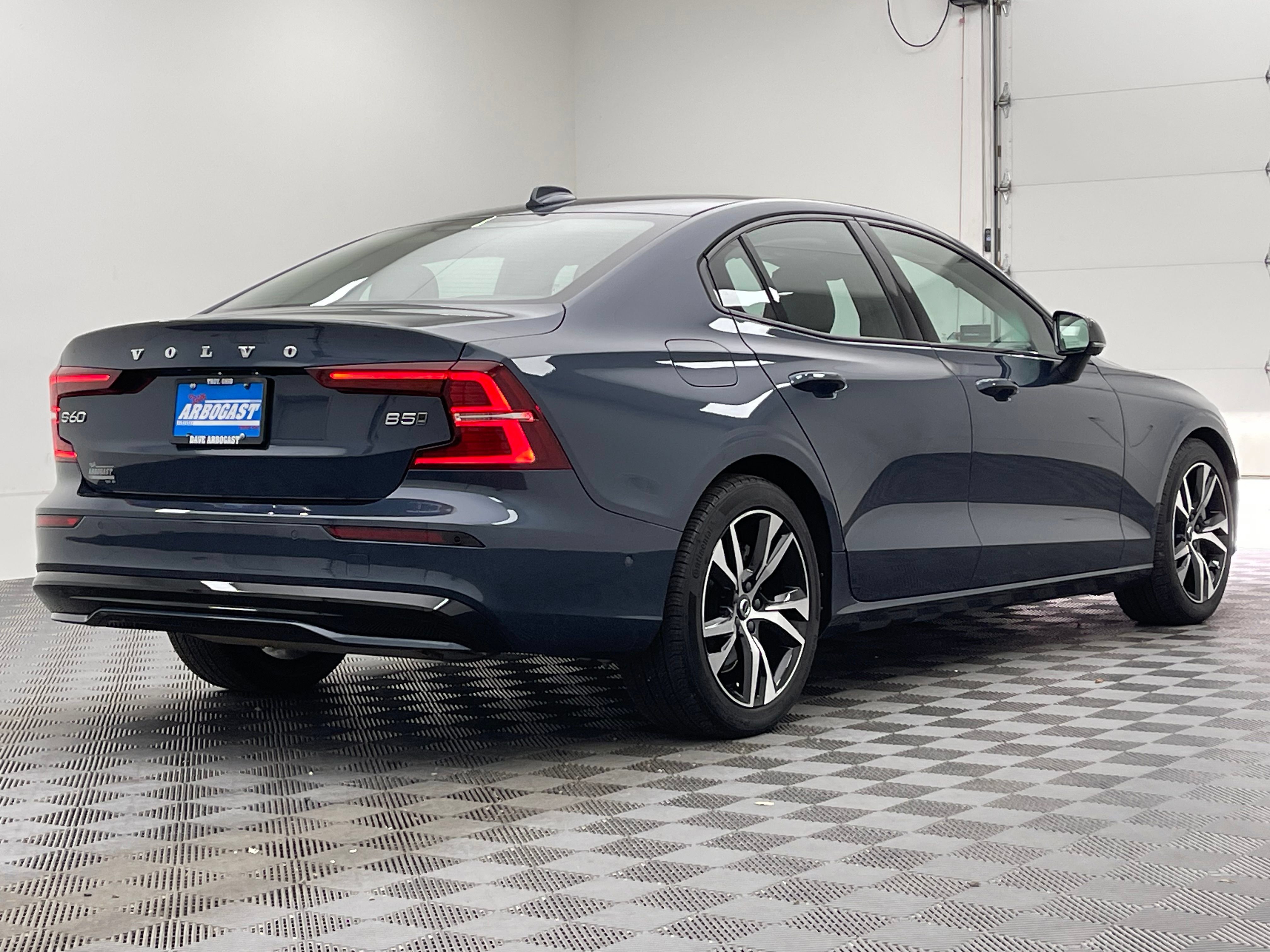 Used 2024 Volvo S60 B5 Plus AWD/4WD image 8