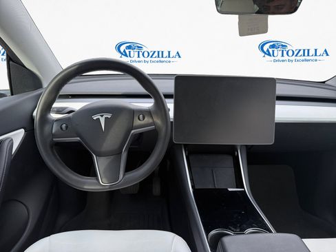 Used 2021 Tesla Model Y Long Range image 9