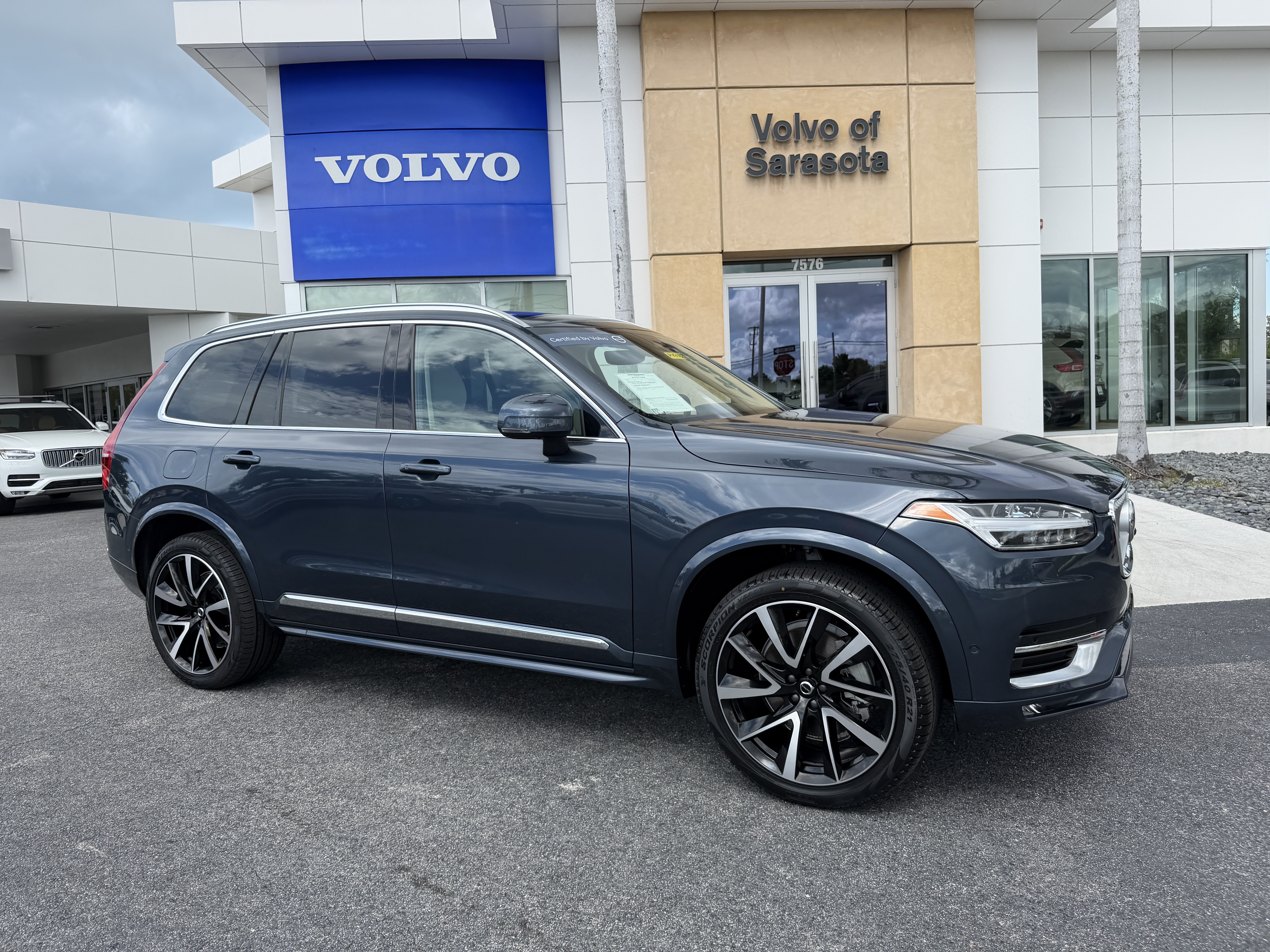Certified 2025 Volvo XC90 B5 Plus w/ Protection Package Premier AWD/4WD image 1