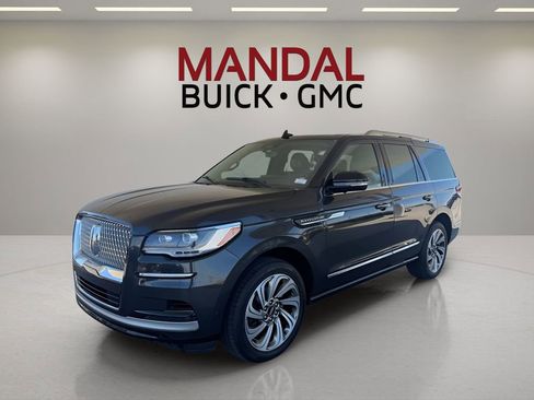 Used 2023 Lincoln Navigator Reserve image 1