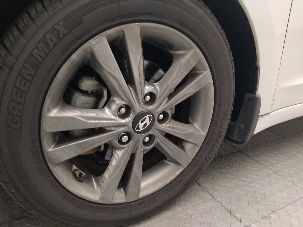 Used 2018 Hyundai Elantra SEL FWD image 31