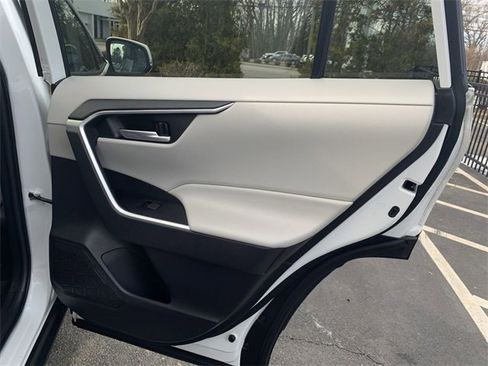 Used 2021 Toyota RAV4 XLE Premium image 11