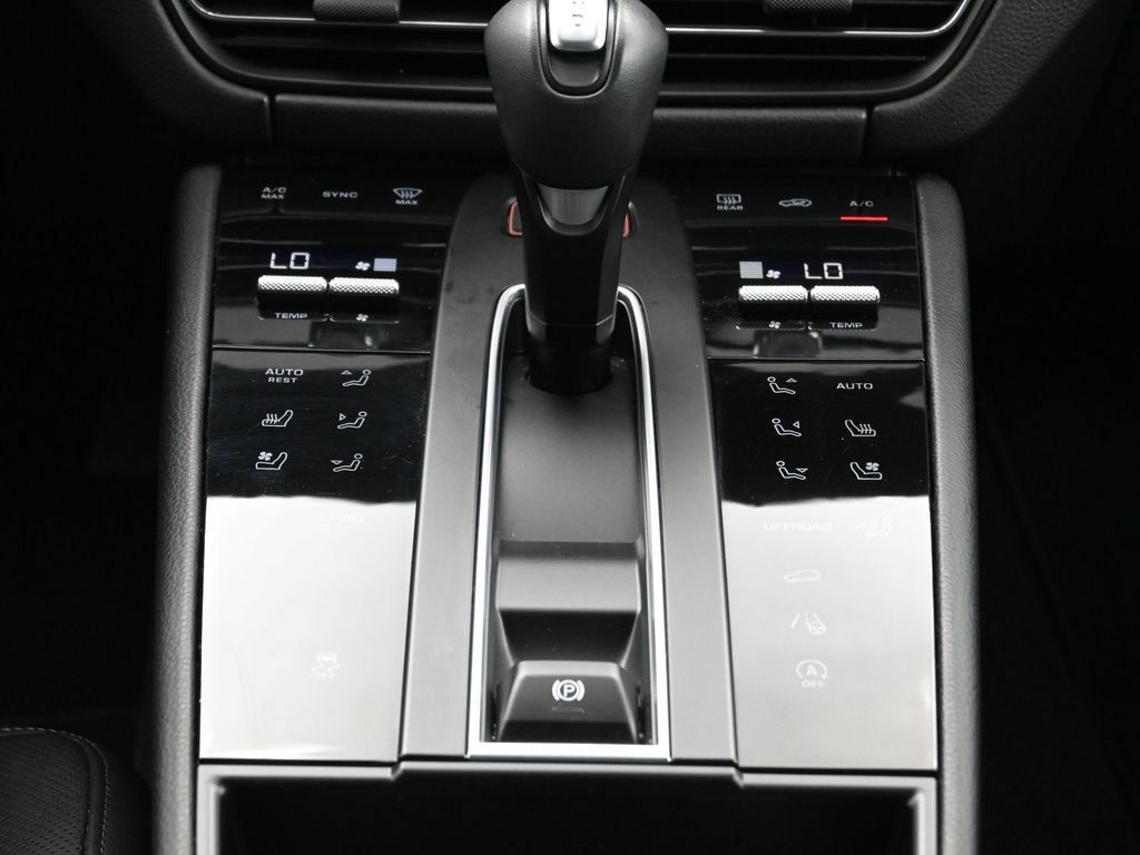 Certified 2026 Porsche Macan AWD/4WD image 23