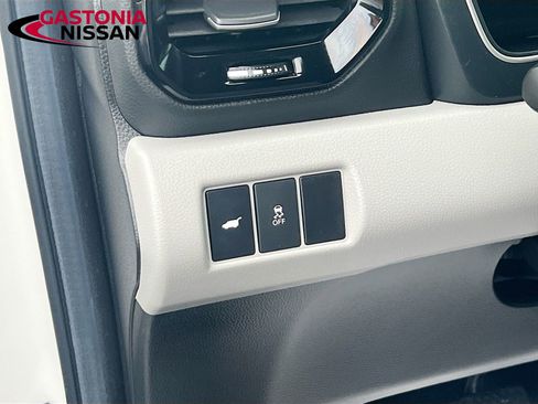 Used 2024 Honda Pilot Touring image 13