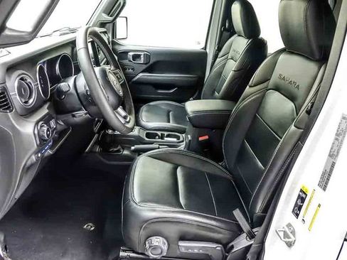 Used 2023 Jeep Wrangler Unlimited Sahara w/ Cold Weather Group AWD/4WD image 8