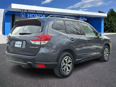 Used 2022 Subaru Forester Premium image 21