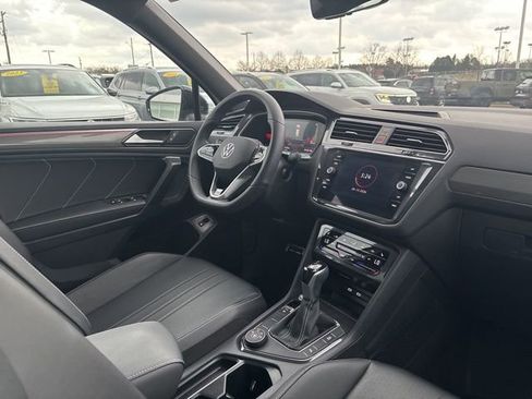 Certified 2024 Volkswagen Tiguan SE R-Line AWD/4WD image 37