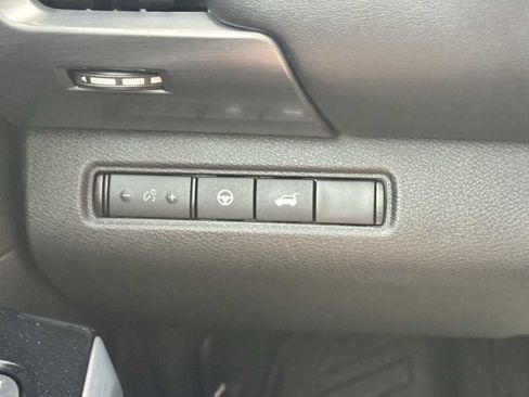 Used 2023 Nissan Pathfinder SL AWD/4WD image 37