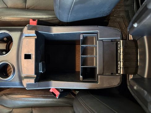 Used 2018 Ford Explorer XLT w/ Equipment Group 202A FWD image 29