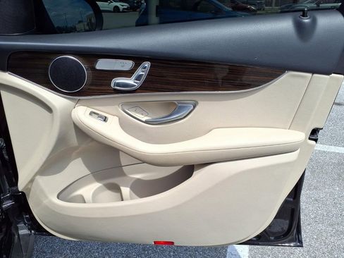 Used 2022 Mercedes-Benz GLC 300 image 13